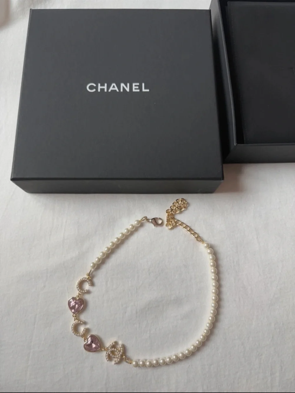 CHANEL Pearl & Gold pleated Chain Necklace with pink heart gems 💗 - new with box